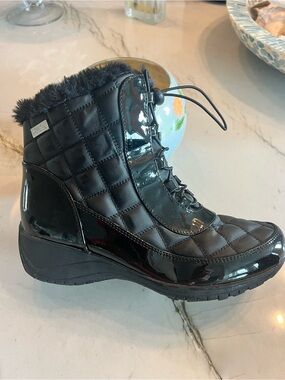 Khombu Quilted Lace-Up Faux-Fur Winter Boot - Black